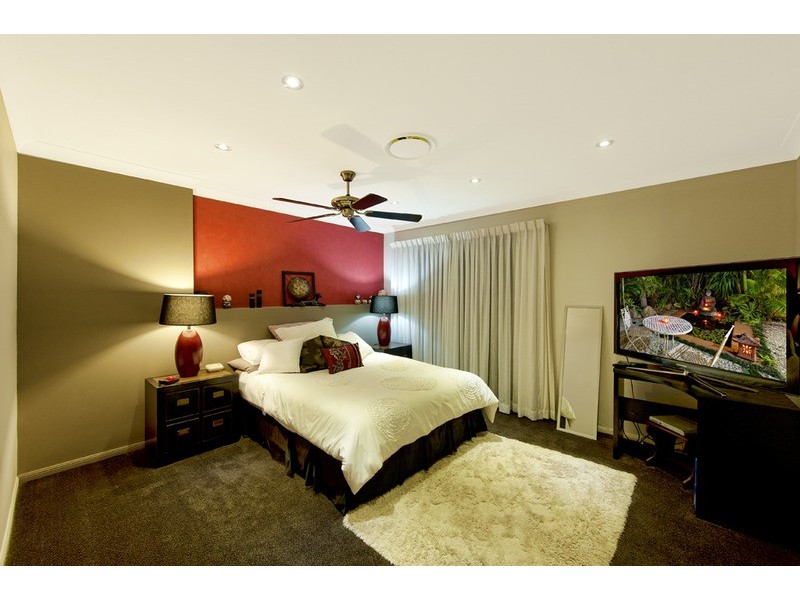 16 Balmoral Avenue, Sorrento QLD 4217