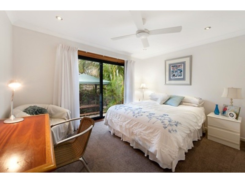 16 Balmoral Avenue, Sorrento QLD 4217