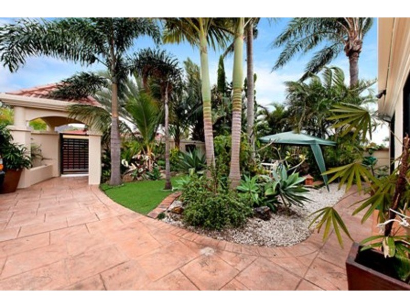 16 Balmoral Avenue, Sorrento QLD 4217