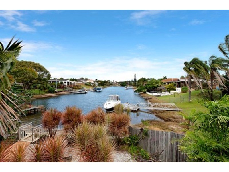 16 Balmoral Avenue, Sorrento QLD 4217
