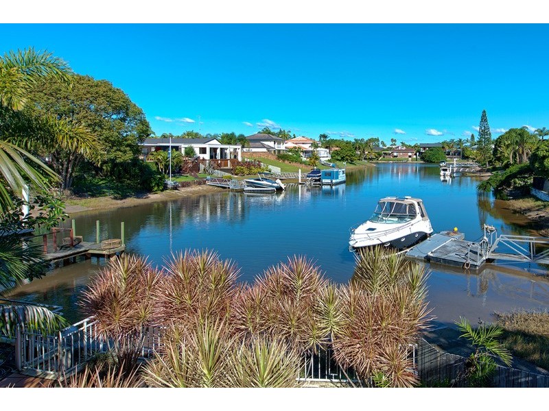 16 Balmoral Avenue, Sorrento QLD 4217