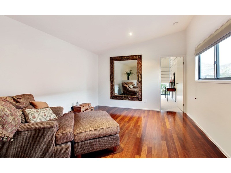 2/28 Armrick Avenue, Broadbeach QLD 4218