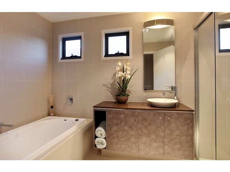 2/28 Armrick Avenue, Broadbeach QLD 4218
