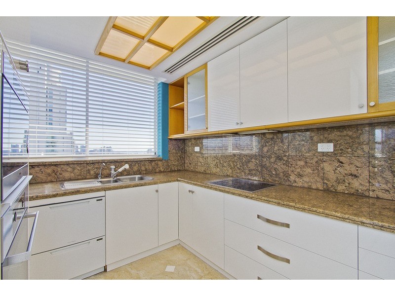 15/ ‘Solitaire’ 20 riverview Parade, Surfers Paradise QLD 4217