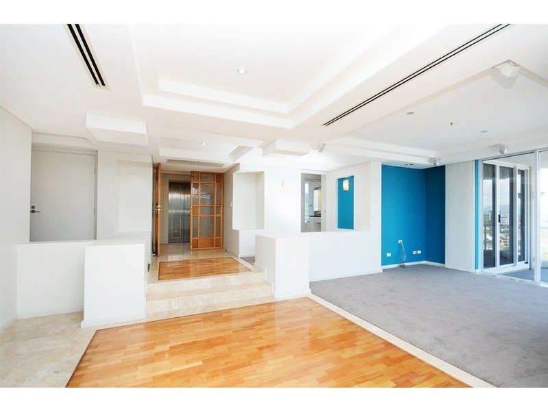 15/ ‘Solitaire’ 20 riverview Parade, Surfers Paradise QLD 4217