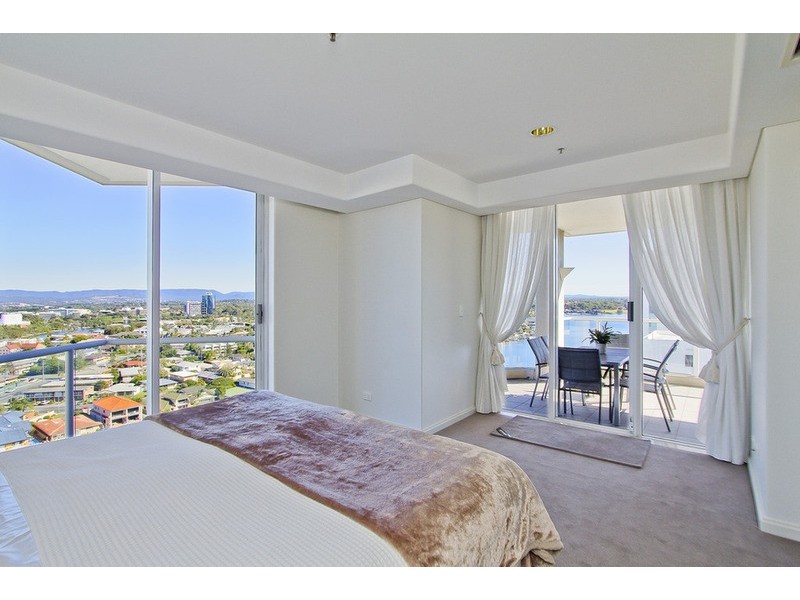 15/ ‘Solitaire’ 20 riverview Parade, Surfers Paradise QLD 4217