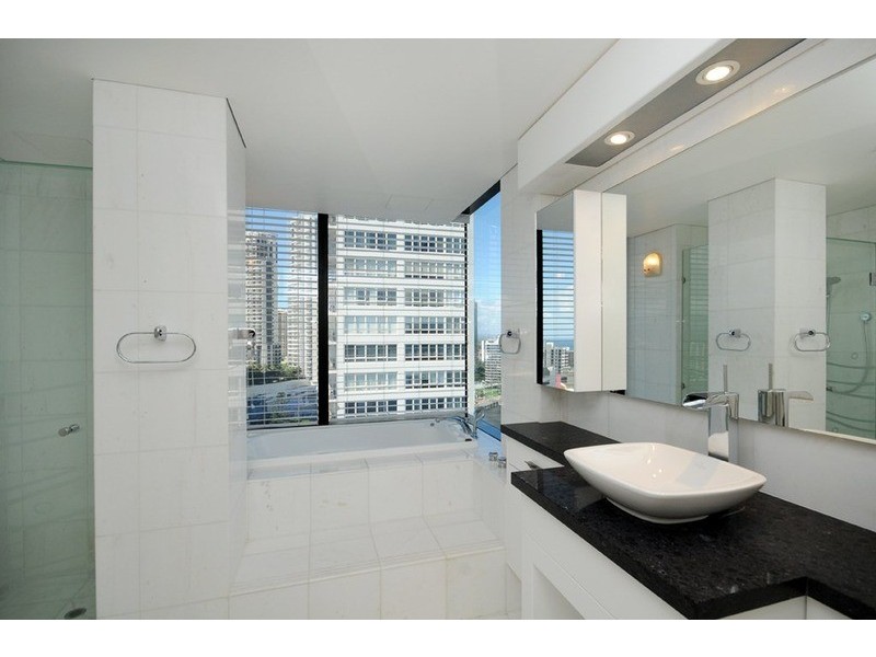 15/ ‘Solitaire’ 20 riverview Parade, Surfers Paradise QLD 4217