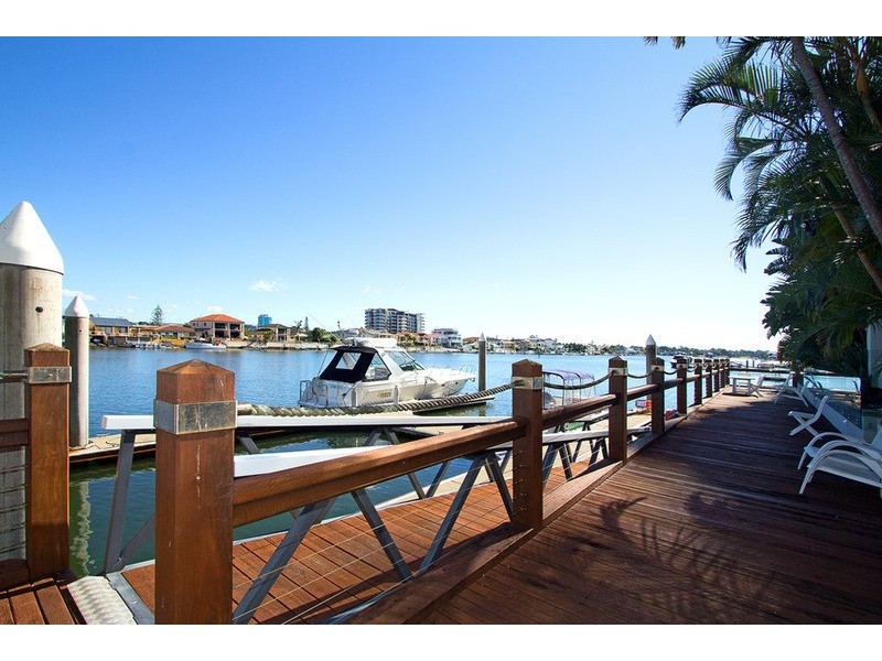 15/ ‘Solitaire’ 20 riverview Parade, Surfers Paradise QLD 4217