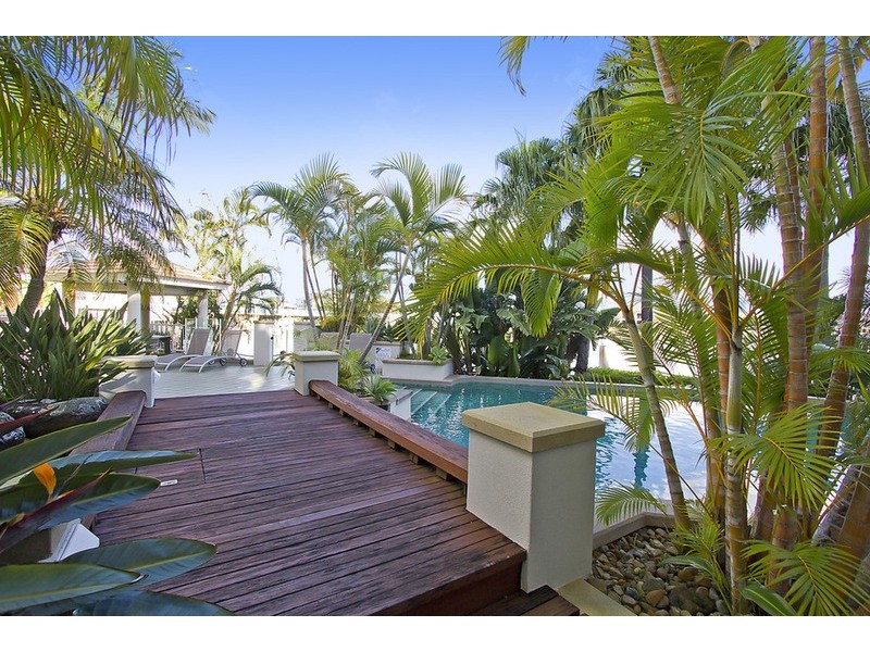 15/ ‘Solitaire’ 20 riverview Parade, Surfers Paradise QLD 4217