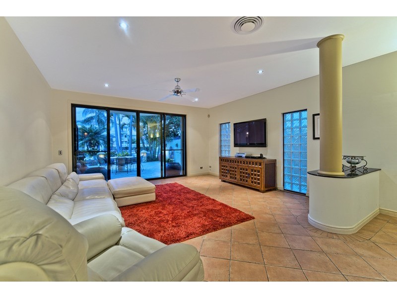 2/26 Paradise Island, Surfers Paradise QLD 4217