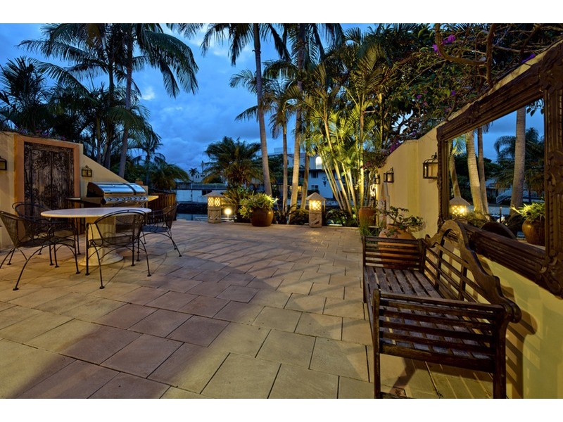 2/26 Paradise Island, Surfers Paradise QLD 4217