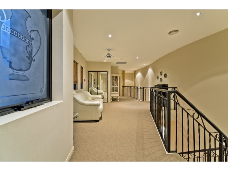 2/26 Paradise Island, Surfers Paradise QLD 4217