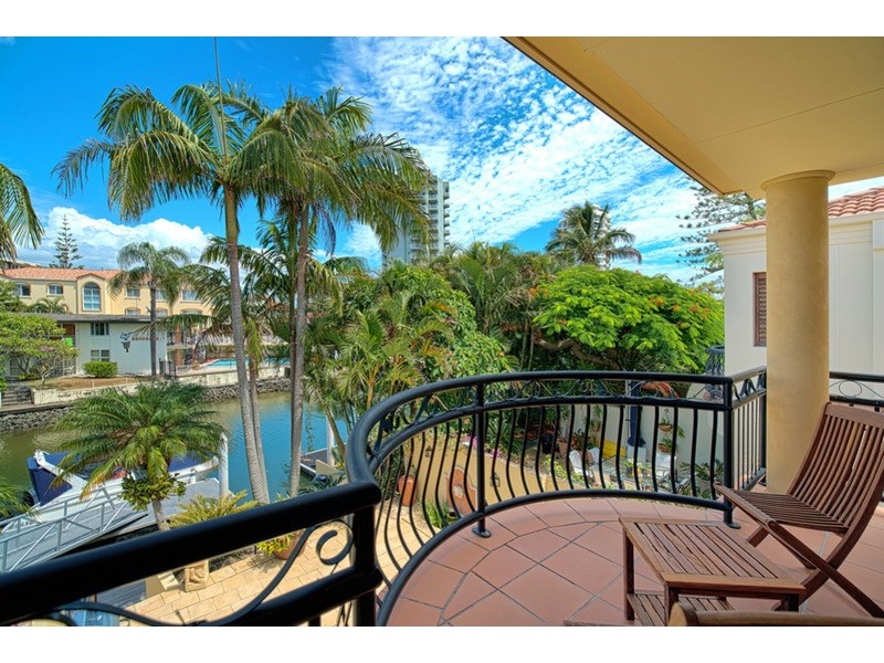 2/26 Paradise Island, Surfers Paradise QLD 4217