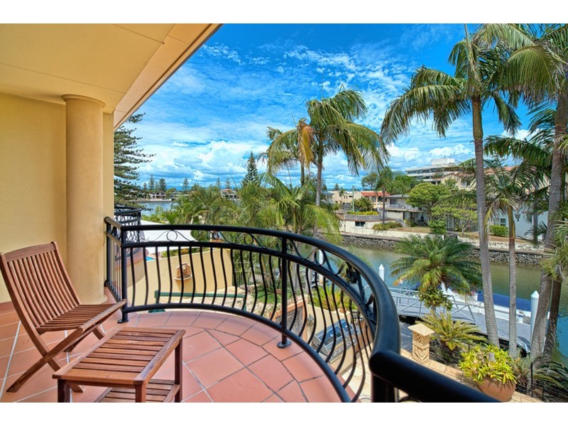 2/26 Paradise Island, Surfers Paradise QLD 4217
