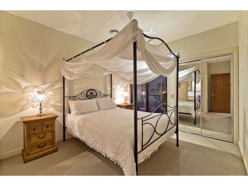 2/26 Paradise Island, Surfers Paradise QLD 4217