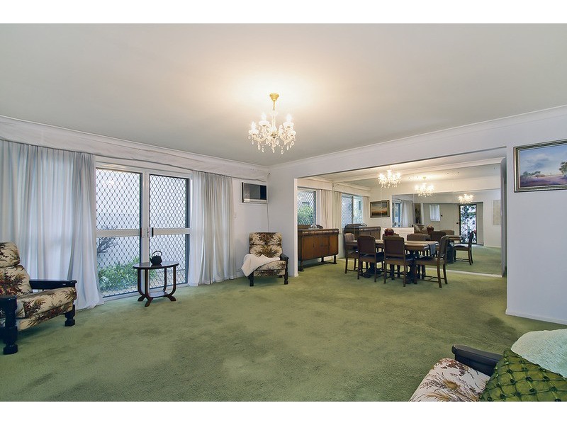 89 Amalfi Drive, Isle Of Capri QLD 4217