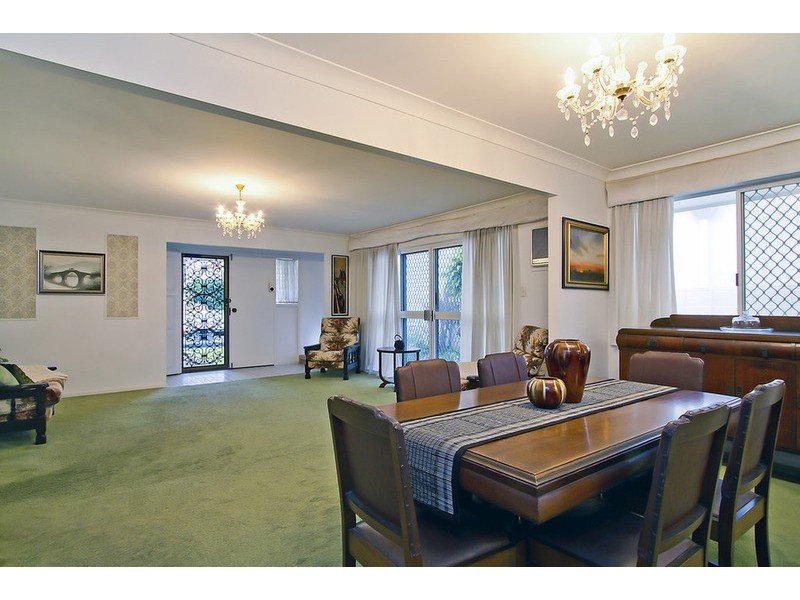 89 Amalfi Drive, Isle Of Capri QLD 4217