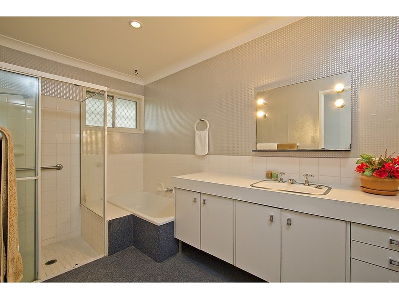 89 Amalfi Drive, Isle Of Capri QLD 4217