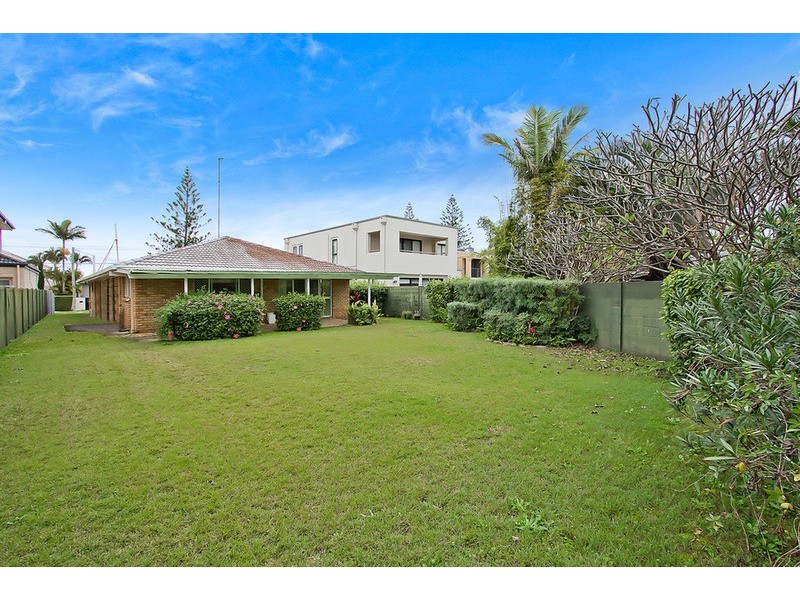 89 Amalfi Drive, Isle Of Capri QLD 4217
