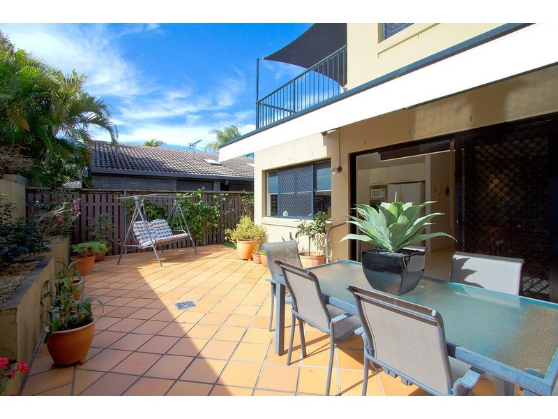 2/61 Bamboo Avenue, Bundall QLD 4217