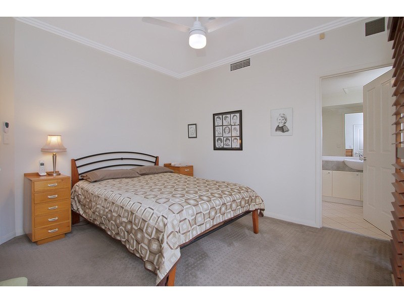 2/61 Bamboo Avenue, Bundall QLD 4217