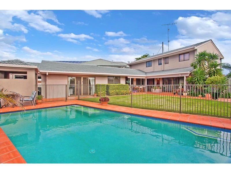 30 Blair Athol Crescent, Sorrento QLD 4217