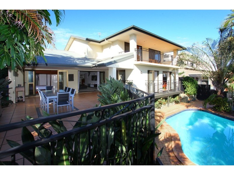 8 Clontarf Avenue, Sorrento QLD 4217