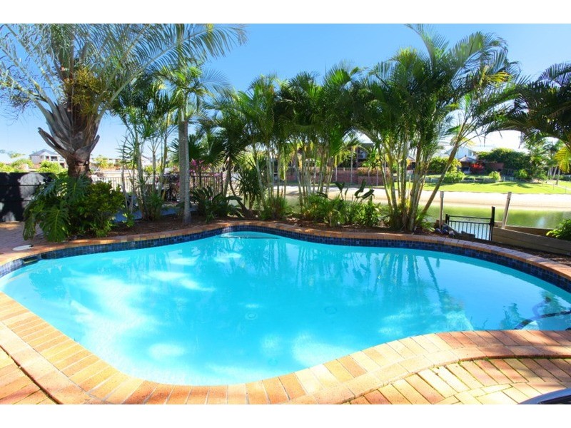 8 Clontarf Avenue, Sorrento QLD 4217