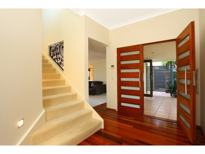 8 Clontarf Avenue, Sorrento QLD 4217