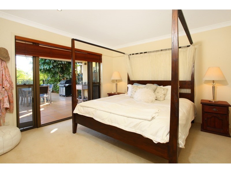 8 Clontarf Avenue, Sorrento QLD 4217