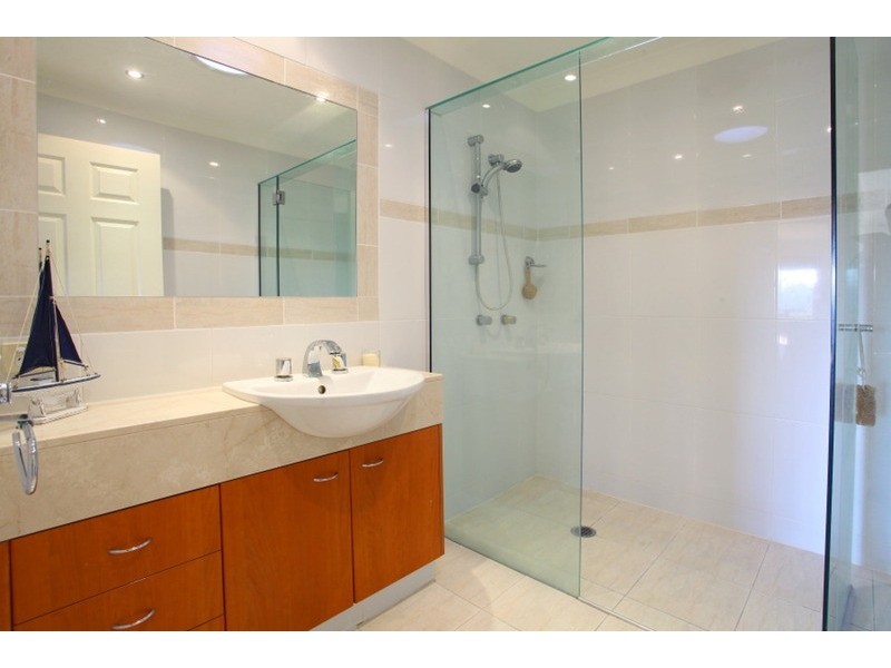 8 Clontarf Avenue, Sorrento QLD 4217
