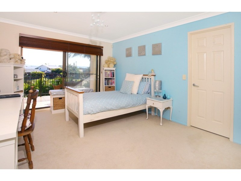 8 Clontarf Avenue, Sorrento QLD 4217