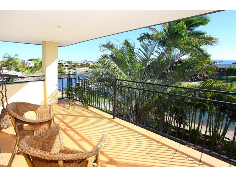 8 Clontarf Avenue, Sorrento QLD 4217