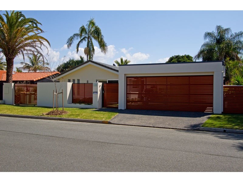 17 Admiralty Drive, Paradise Waters QLD 4217