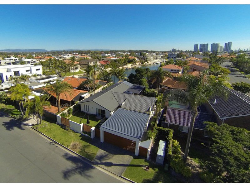 17 Admiralty Drive, Paradise Waters QLD 4217