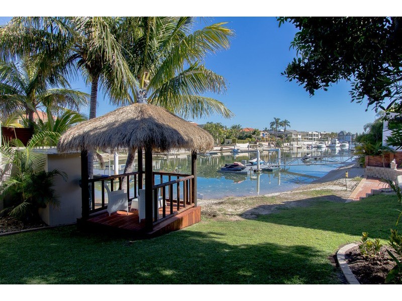 17 Admiralty Drive, Paradise Waters QLD 4217