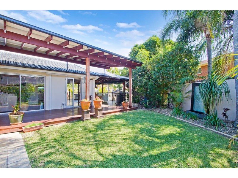 17 Admiralty Drive, Paradise Waters QLD 4217