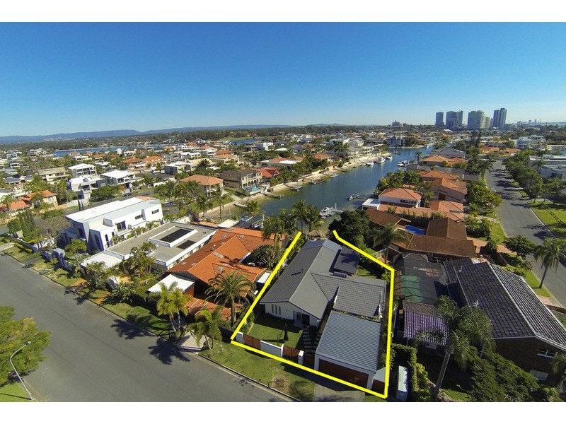 17 Admiralty Drive, Paradise Waters QLD 4217