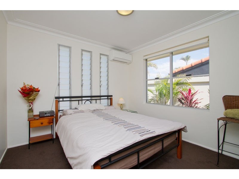 17 Admiralty Drive, Paradise Waters QLD 4217