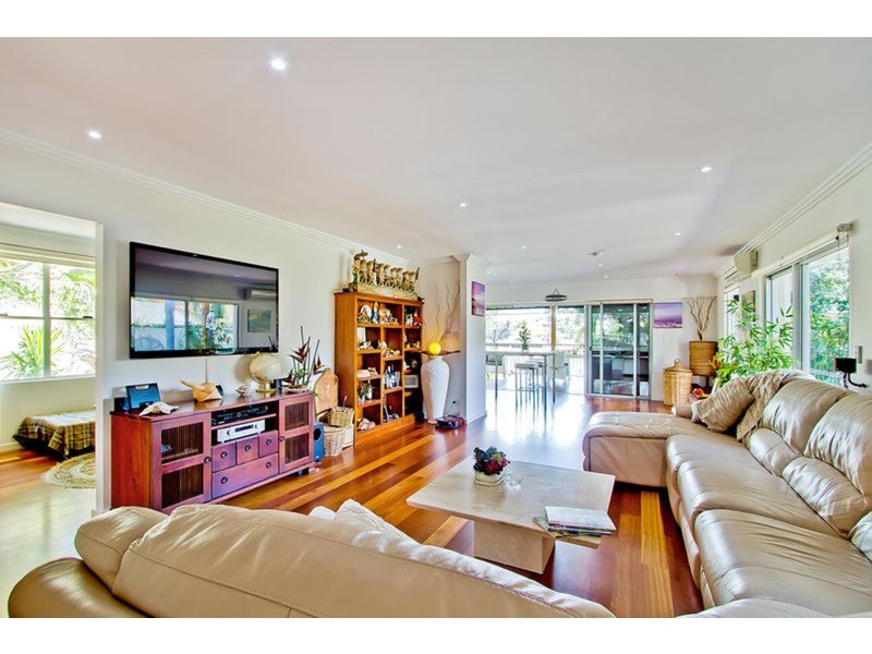 17 Admiralty Drive, Paradise Waters QLD 4217