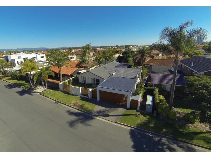 17 Admiralty Drive, Paradise Waters QLD 4217