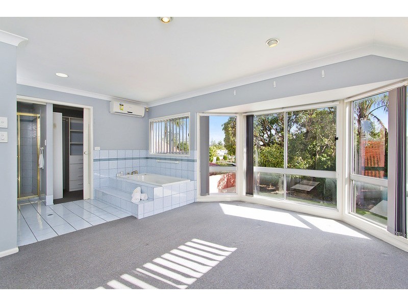 29 Amalfi Drive, Isle Of Capri QLD 4217
