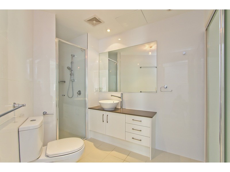 13/24  TARCOOLA  Crescent, Surfers Paradise QLD 4217