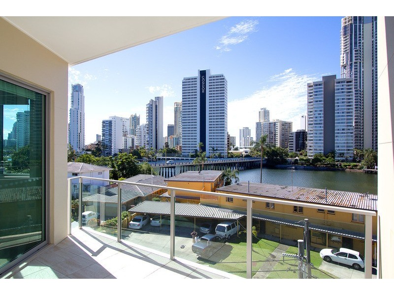 13/24  TARCOOLA  Crescent, Surfers Paradise QLD 4217