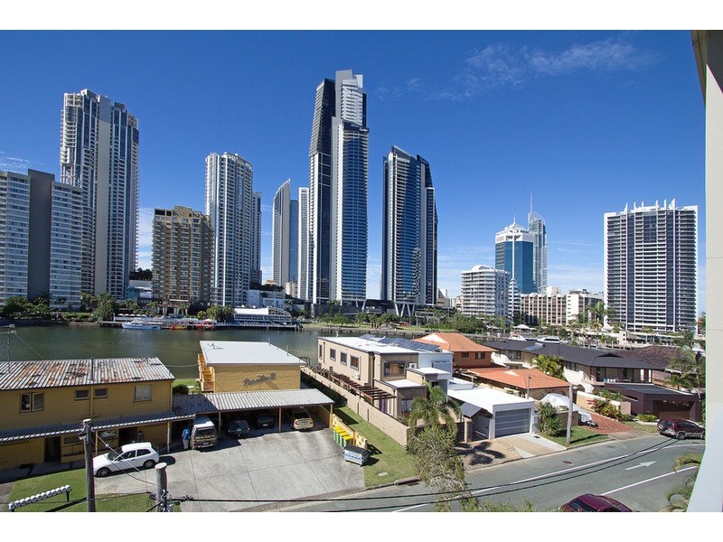 13/24  TARCOOLA  Crescent, Surfers Paradise QLD 4217