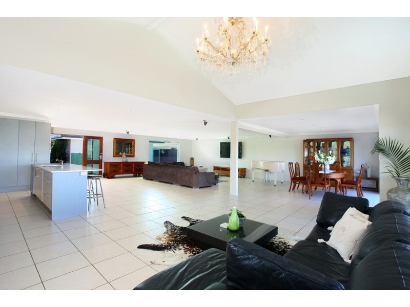 14 Boomerang Crescent, Sorrento QLD 4217