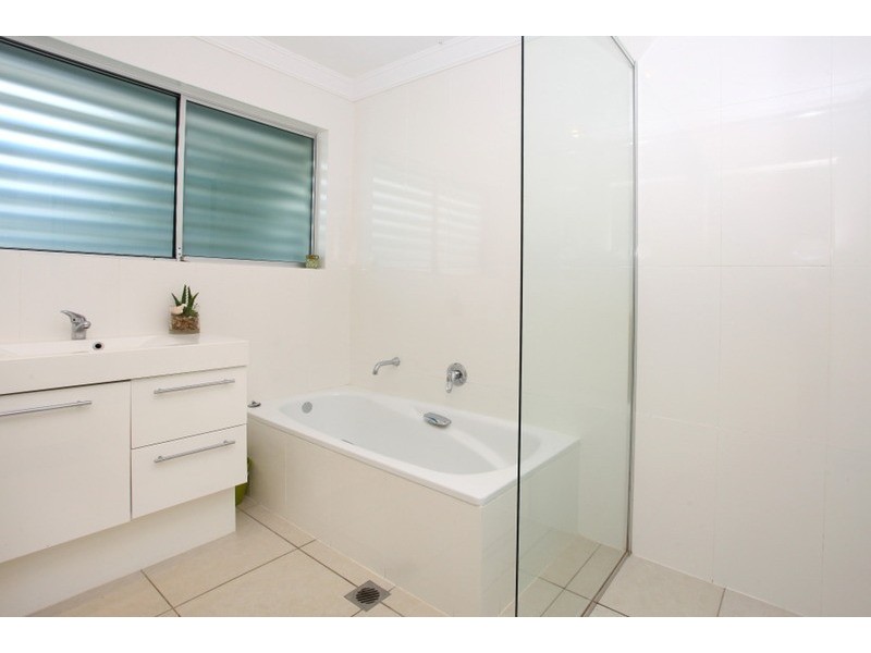 14 Boomerang Crescent, Sorrento QLD 4217