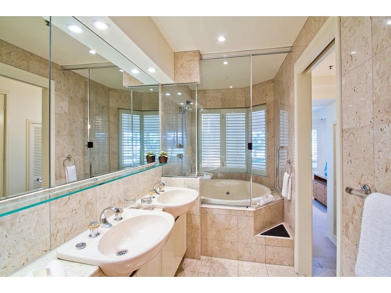 Villa 3/Sheraton Mirage Seaworld  Drive, Main Beach QLD 4217