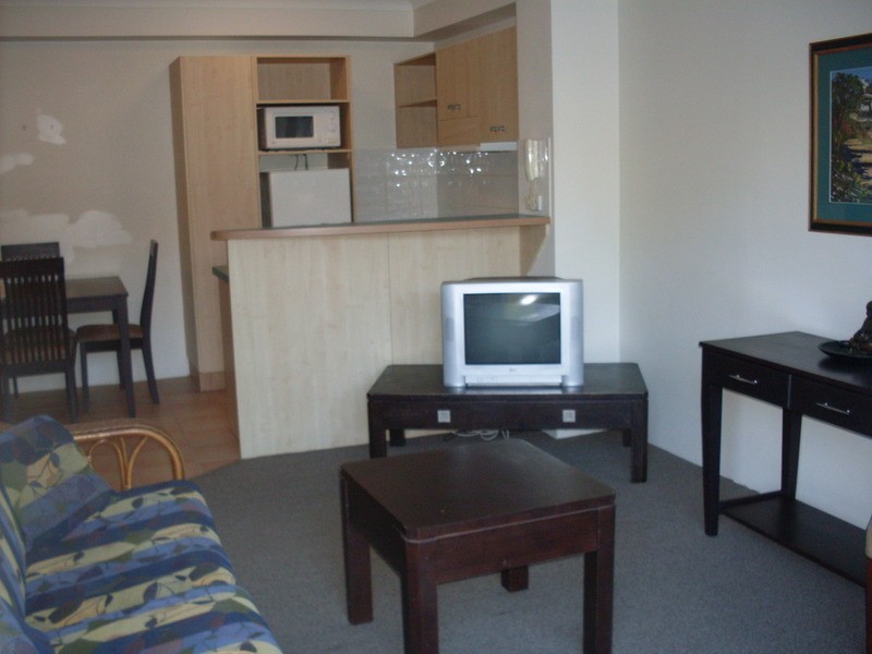 10/10 Purli Street, Chevron Island QLD 4217