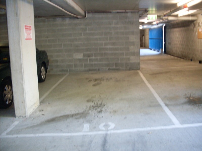 10/10 Purli Street, Chevron Island QLD 4217